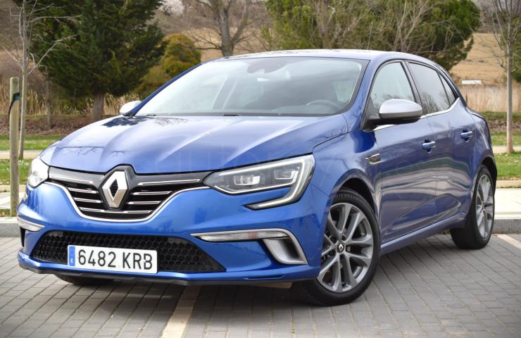 Turismos Todo Terrenos y Furgonetas - Renault Megane GT Line<br>1.3 Tce 140CV R-LINK2  - Coches de segunda mano en Valladolid