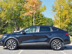 https://feria.autoroyal.es/media/com_expautospro/images/big/turismos_todo_terrenos_y_furgonetas_renault_arkana_68ff5bf669866.JPG
